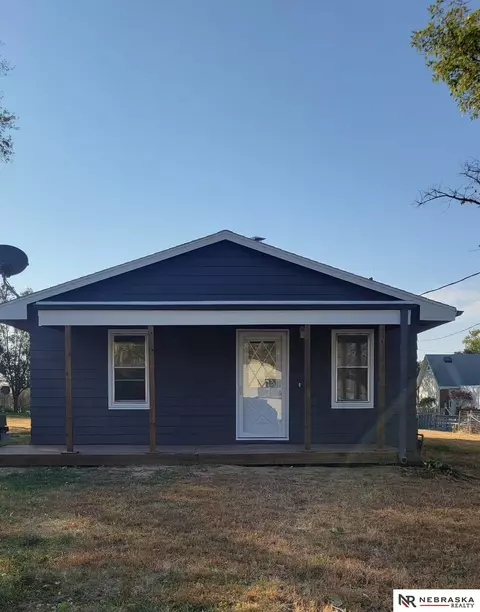 565 Cedar St, Springfield, NE 68059