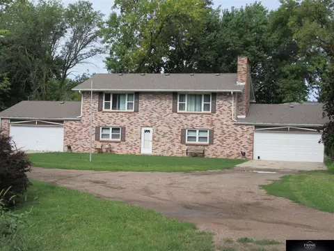 30323 SW 45 Rd, Beatrice, NE 68310