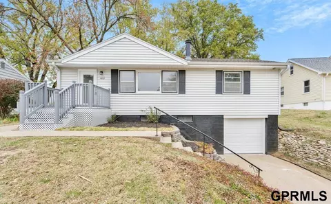 5812 Larimore Ave, Omaha, NE 68104