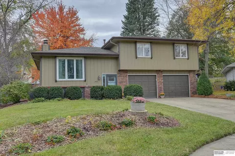 903 Sherman Cir, Papillion, NE 68046