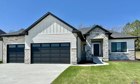 2131 Big Timber Rd, Lincoln, NE 68520
