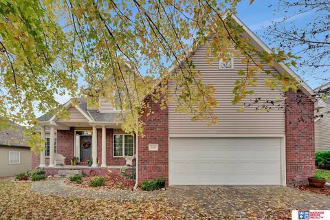 2230 Scotch Pine Trl, Lincoln, NE 68512