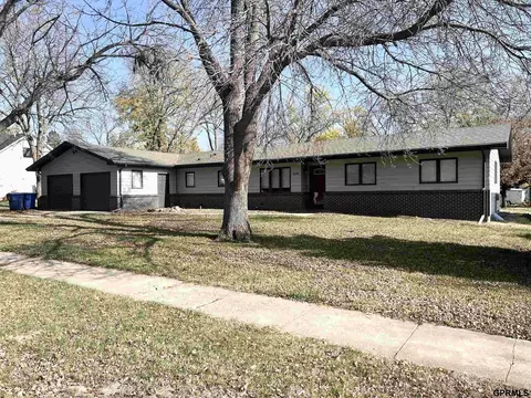 614 Chestnut St, Friend, NE 68359