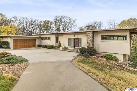 300 Skyline Dr, Elkhorn, NE 68022