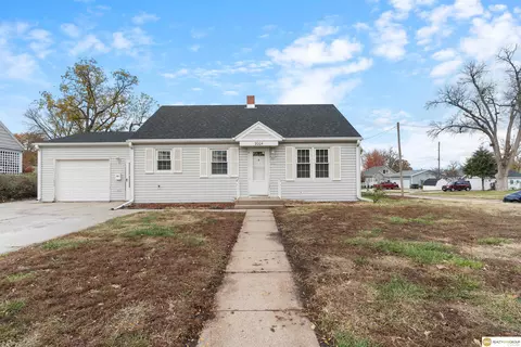 2004 Colfax St, Blair, NE 68008