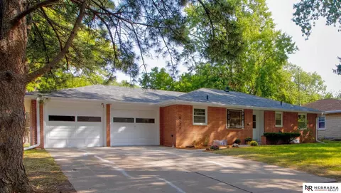 5020 Linden St, Lincoln, NE 68516