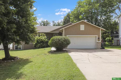 10953 Arrowhead Dr, Blair, NE 68008