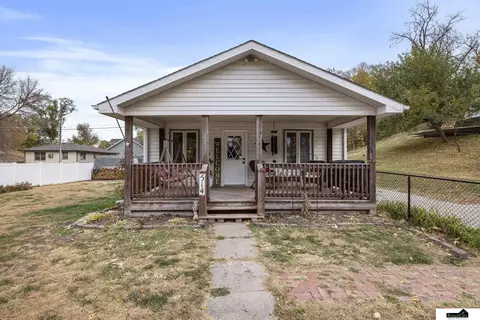 514 Vine St, Louisville, NE 68037