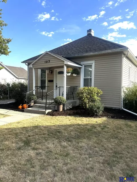 1213 Bell St, Beatrice, NE 68310 photo 2