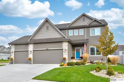 16634 Whitmore St, Bennington, NE 68007
