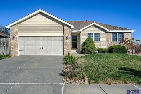 6400 Cornflower Dr, Lincoln, NE 68504