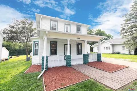 409 Maple St, Hickman, NE 68372