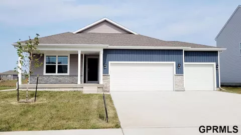 17018 Reynolds St, Bennington, NE 68007