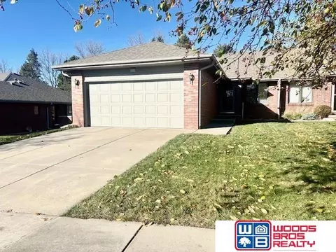 4940 Old Creek Rd, Lincoln, NE 68516