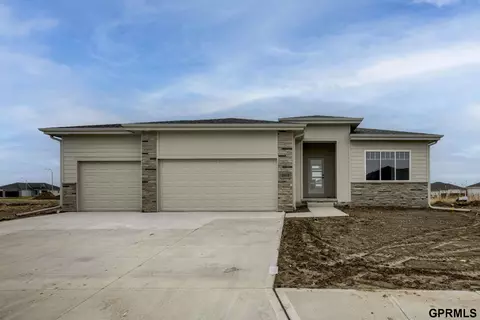 21113 Hartman Ave, Elkhorn, NE 68022