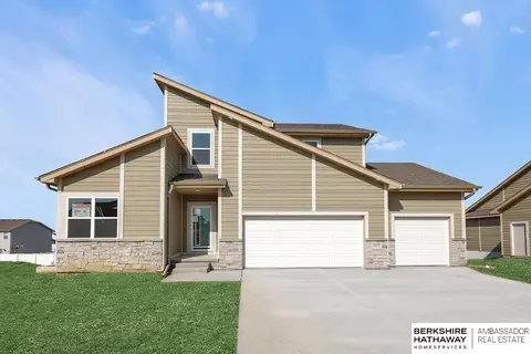 10305 S 110th St, Papillion, NE 68046
