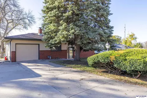 2911 Betty St, Bellevue, NE 68147