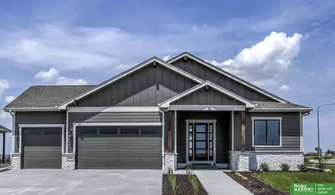 11706 Port Royal Dr, Papillion, NE 68046