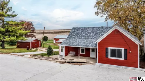 16 S Eyberg Ave, Treynor, IA 51575