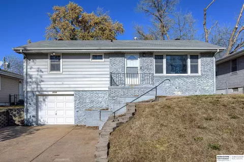 7718 Blondo Dr, Omaha, NE 68134