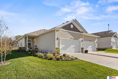 5600 Barrington Cir, Lincoln, NE 68516