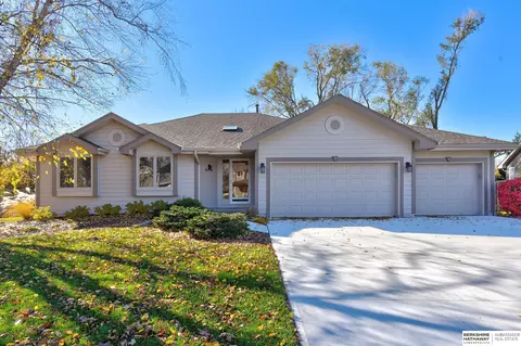 20755 Appaloosa Dr, Elkhorn, NE 68022
