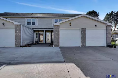 6210 Benjamin Pl, Lincoln, NE 68516