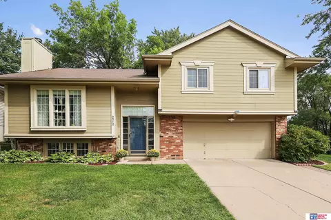 2512 Alberta Ave, Bellevue, NE 68147