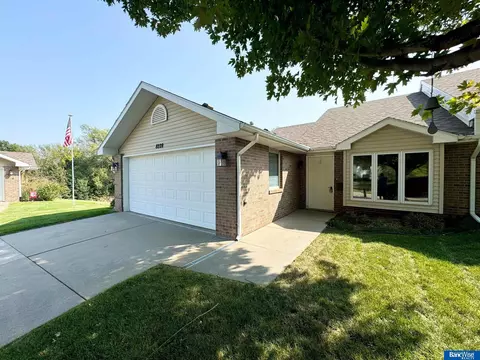 8228 A St, Lincoln, NE 68510