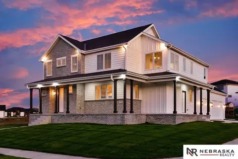 21027 C St, Elkhorn, NE 68022