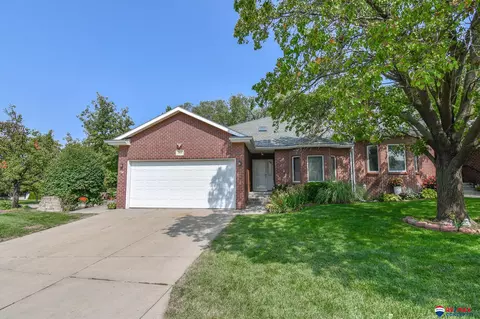 5610 Harmony Ct, Lincoln, NE 68516