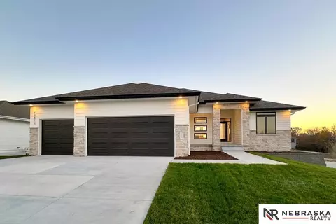 12813 Cooper St, La Vista, NE 68138