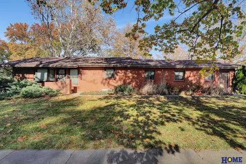 7140 Vine St, Lincoln, NE 68505