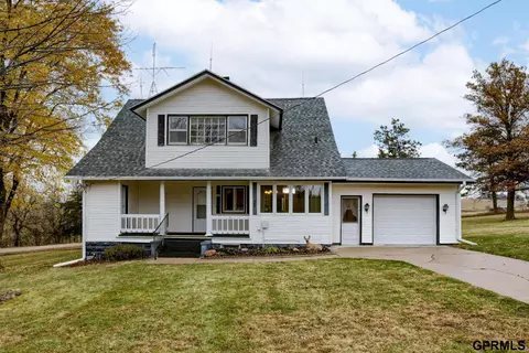 104 E Sousek Ave, Prague, NE 68050