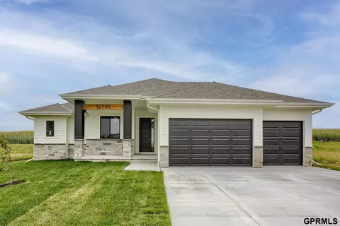 12705 Slayton St, La Vista, NE 68138
