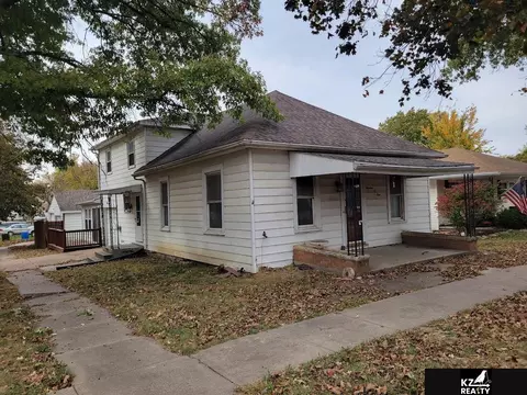 1901 Mclean St, Falls City, NE 68355