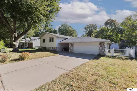 1144 Highland Dr, Blair, NE 68008