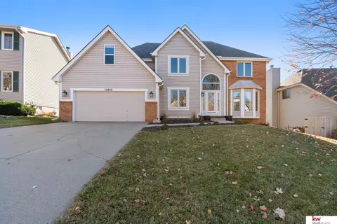 13615 Hillsborough Dr, Omaha, NE 68164