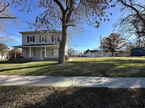 422 S Railroad St, Wilber, NE 68465