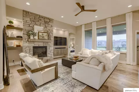 19015 Nicholas Cir, Elkhorn, NE 68022