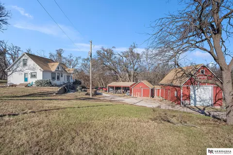 18710 Dutch Hall Rd, Bennington, NE 68007