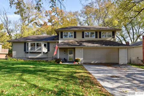 815 S 121 St, Omaha, NE 68154