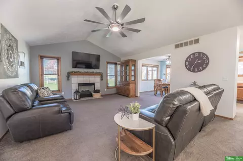 4926 Copper Creek Rd, Omaha, NE 68157 photo 2