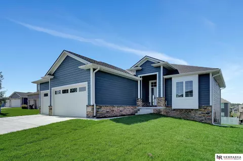 7327 Irene Ct, Lincoln, NE 68516