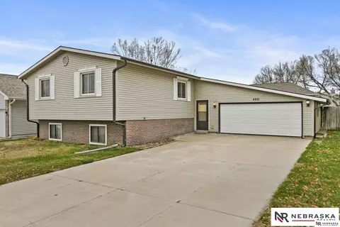 4921 NW 2nd St, Lincoln, NE 68521