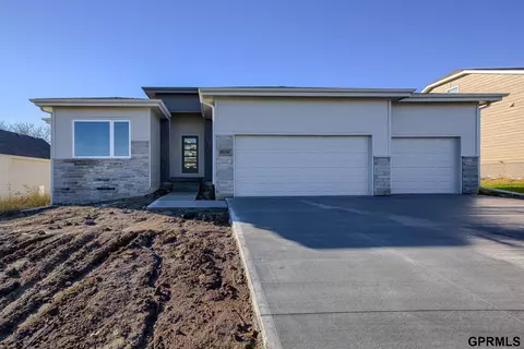 8114 S 185 Cir, Omaha, NE 68136