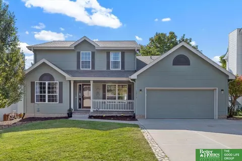 15713 Drexel Cir, Omaha, NE 68135