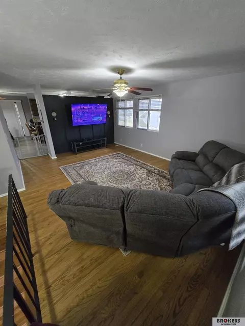 8001 Sanborn Dr, Lincoln, NE 68505