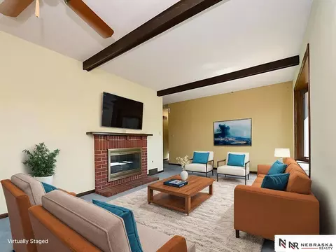 8421 Navajo Trl, Lincoln, NE 68520