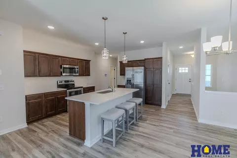 6124 S 87th St, Lincoln, NE 68526
